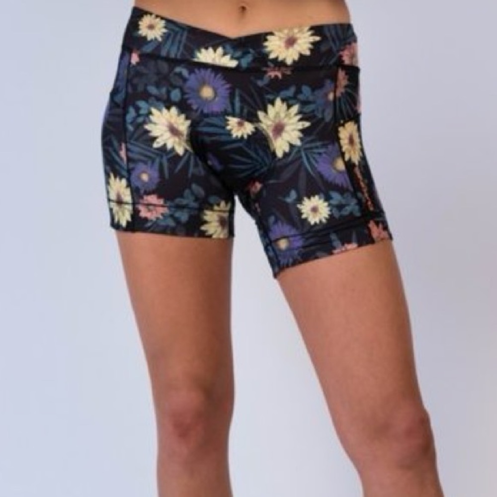 NWT - Dakine Comp Padded Liner Bike Shorts in Black Floral Size Large